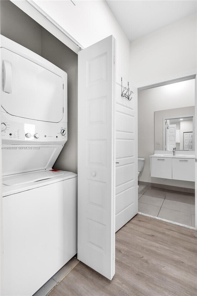 Building Photo - 8005 NW 104th Ave