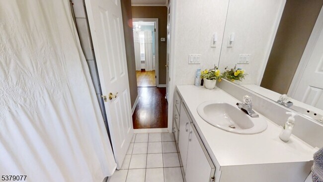 Building Photo - 827 Savitt Pl