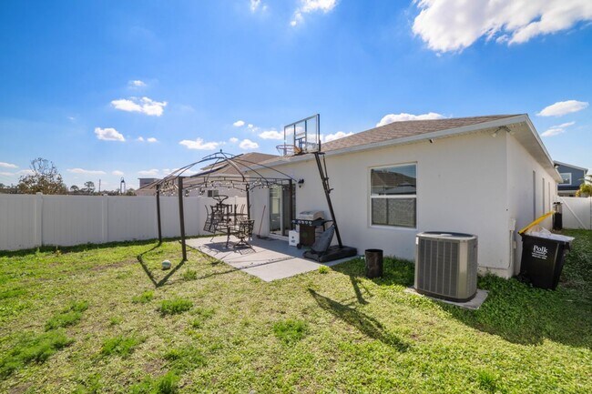 Building Photo - 817 BOCAVISTA COURT
