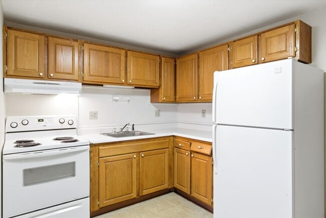 Building Photo - 504 River Rd