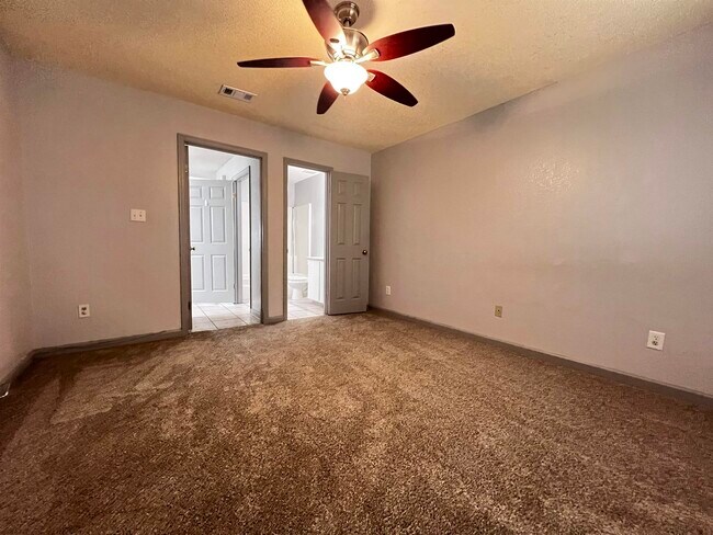 Building Photo - 1406 Golden Park Ct