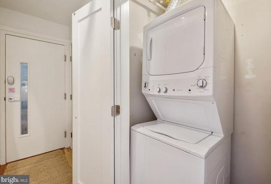 In-unit washer and dryer - 1514 Newton St NW