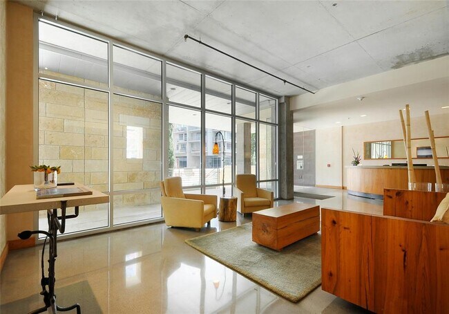 Building Photo - 800 W 5th St