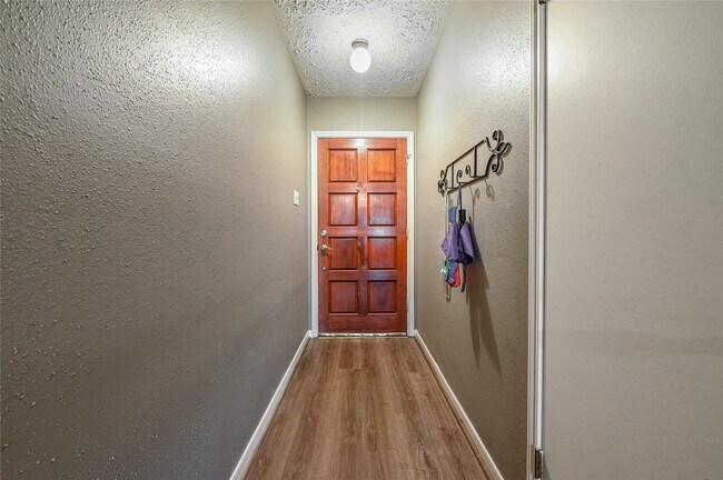 Building Photo - 2630 Hollymist Dr