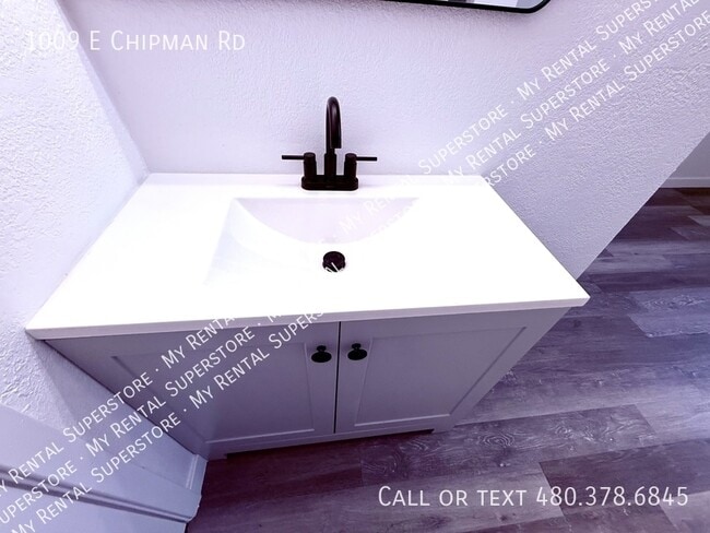 Building Photo - 1009 E Chipman Rd