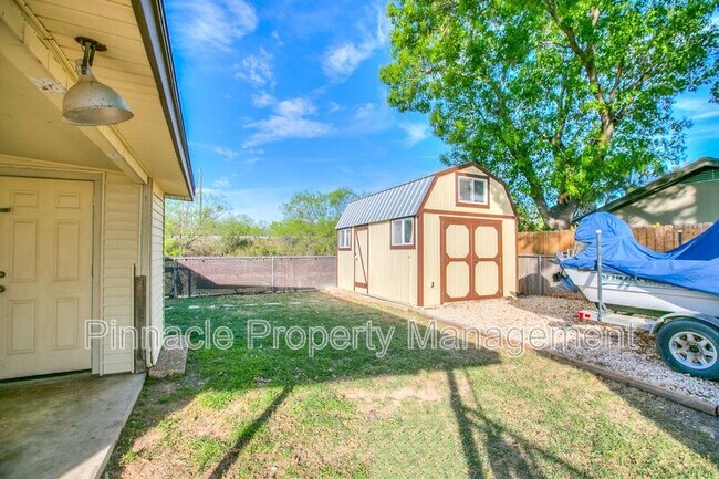 Building Photo - 1510 Loop Dr
