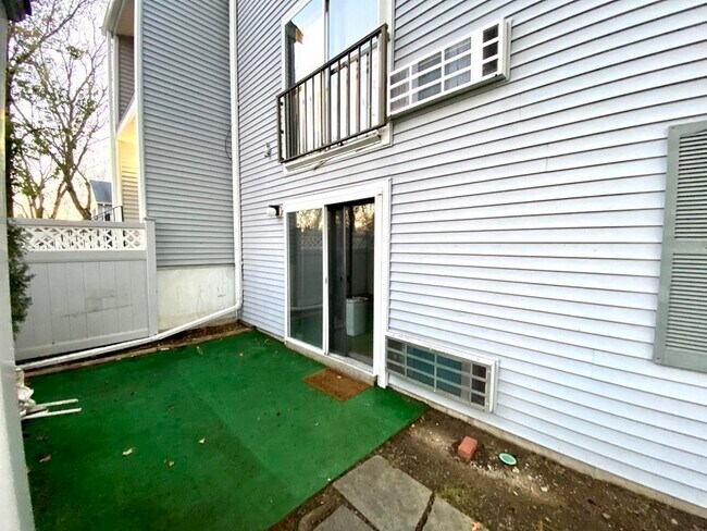 Building Photo - 3 Village Rock Ln