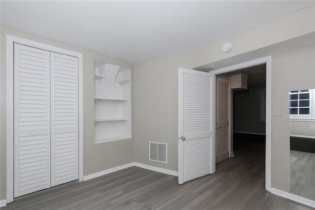 Building Photo - 916 Greenwood Ave NE