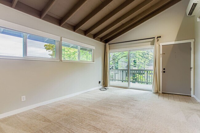 Building Photo - Nicely updated 1 bed 1 bath condo for rent in Sylvan Heights