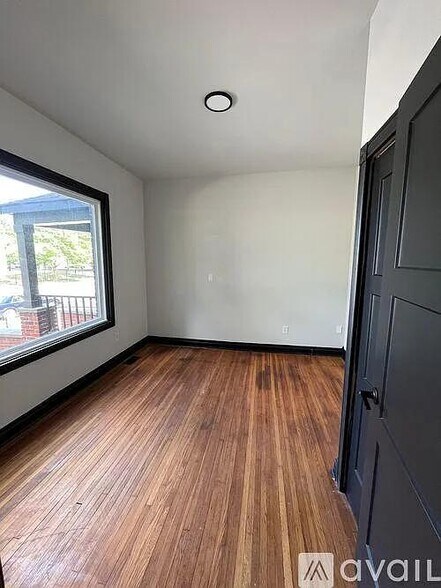 Building Photo - 4731 Trumbull St