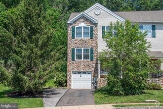 Building Photo - 3738 Swetland Dr