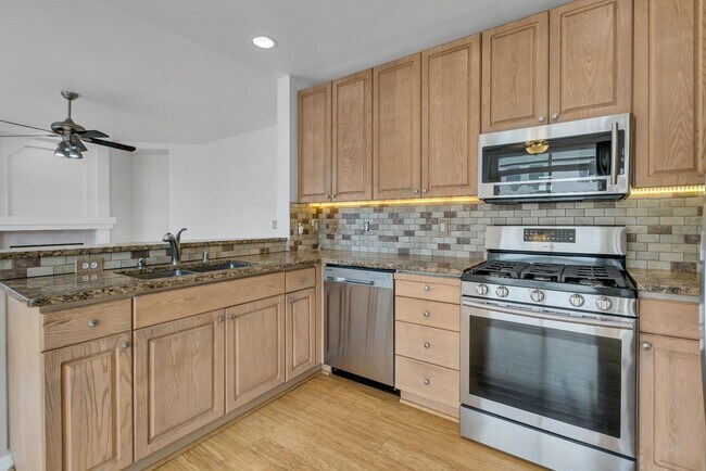 Building Photo - 6426 62nd St Ct W