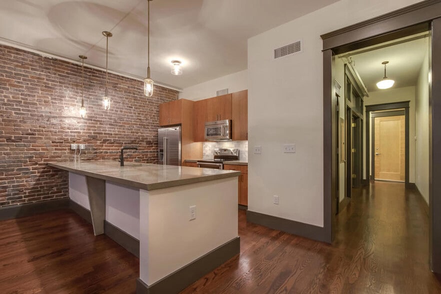 Building Photo - 416 S Gay St