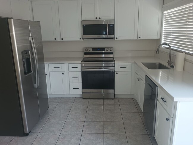 Building Photo - 2BR/1.5BA Condo in the heart of Oceanside