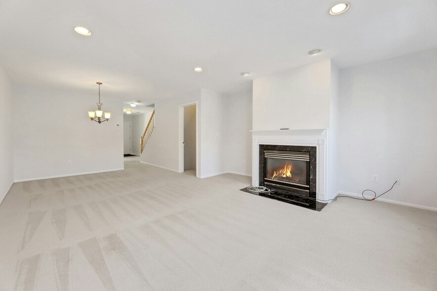 Building Photo - 2198 Kent Ct