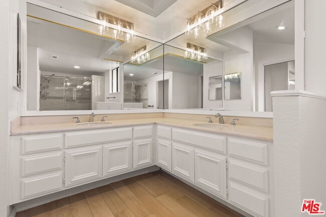 Building Photo - 6501 Bradley Pl
