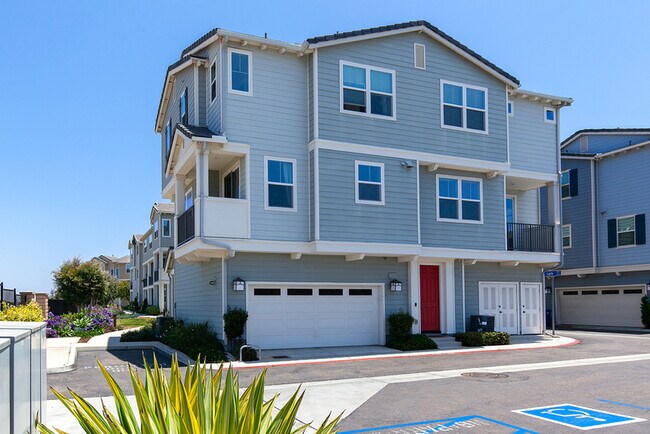 Building Photo - 502 Lark Wy