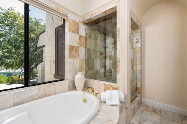 Building Photo - 14215 Killarney Dr