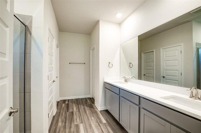 Building Photo - 107 Greenspire Downs Dr