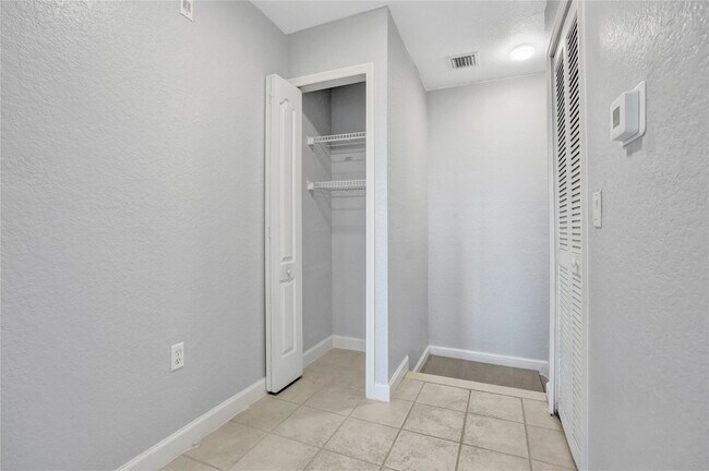 Building Photo - 2137 Shoma Dr