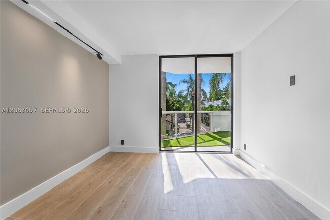 Building Photo - 3610 Yacht Club Dr