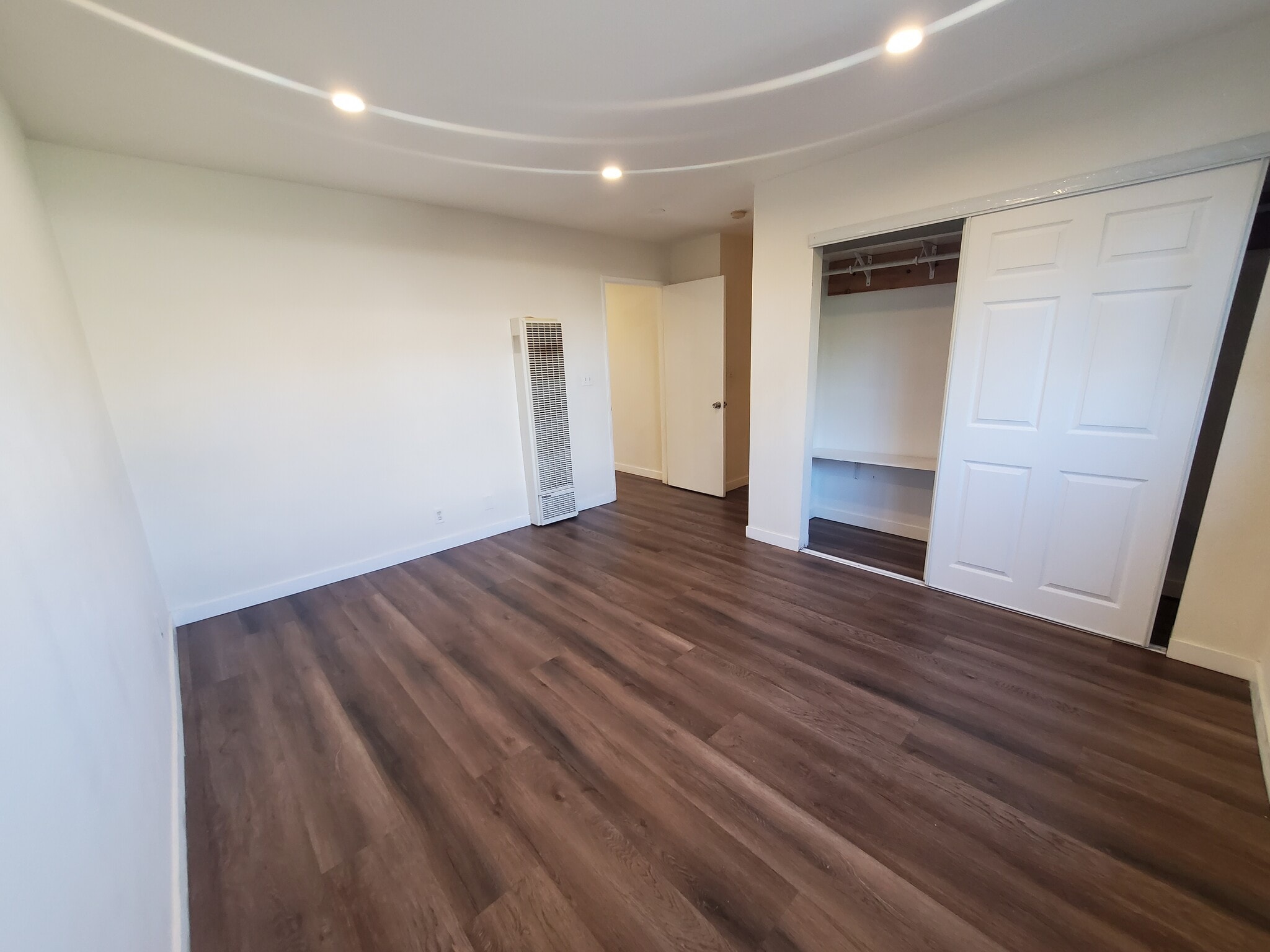 bedroom - 8641 Glenoaks Blvd