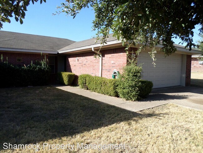 Primary Photo - 3 br, 2 bath House - 10108-B Cordoba Court