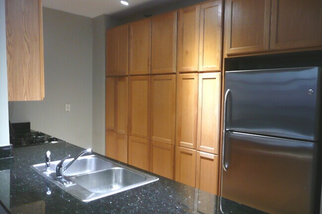 Building Photo - 1255 S State St