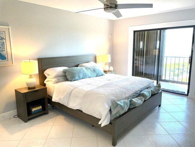 Building Photo - 801 S Ocean Dr