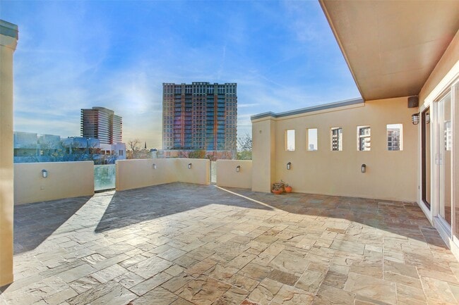 Building Photo - 5002 Milam St