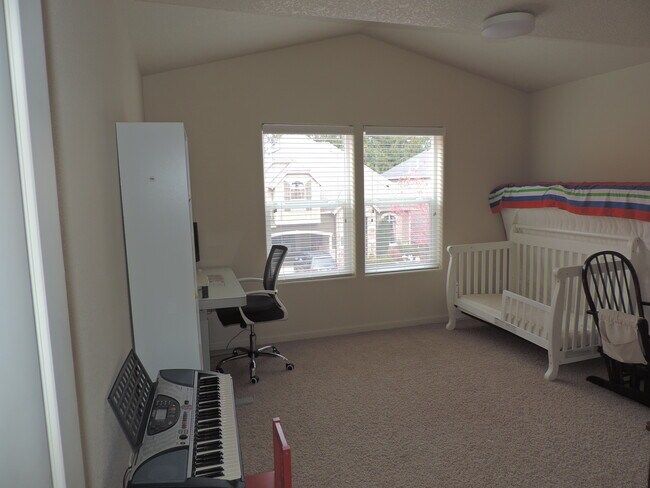 Building Photo - 10690 NW Jordan Ln