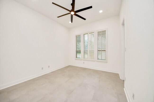 Building Photo - 23514 Bellina Dr