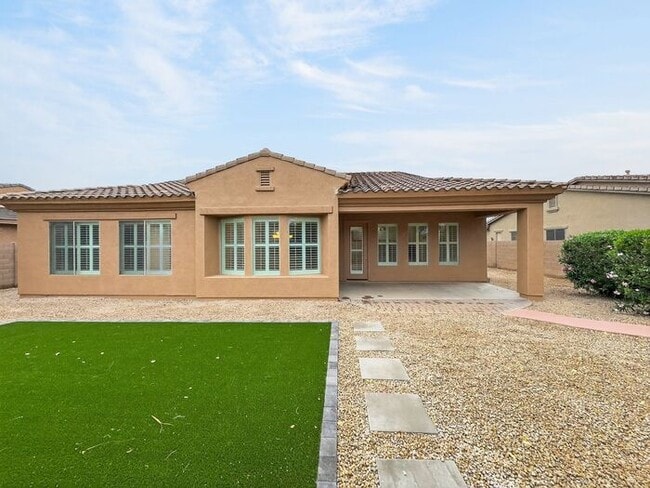 Building Photo - Spacious 3 car garage home at Paseo Trail!