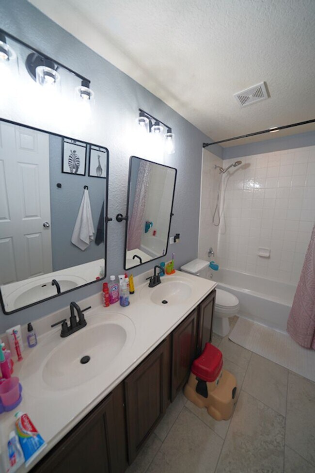 Building Photo - Gorgeous 5 Bedroom Rental in Cibolo! Realtor Commmission: $400