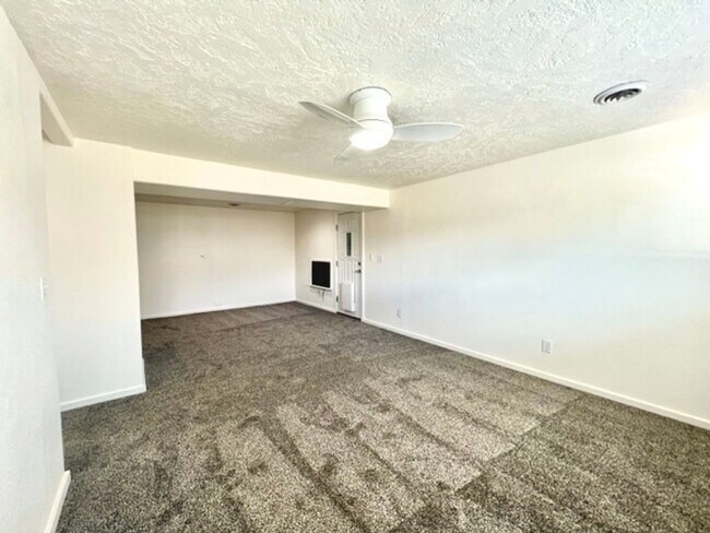 Building Photo - 4 Bedroom 2 Bath Home Boise North End