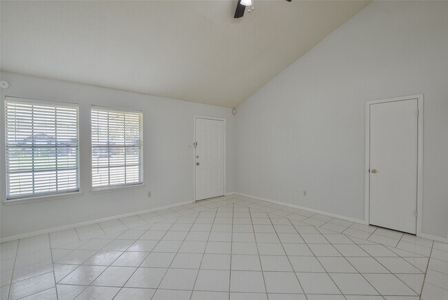 Building Photo - 2311 Old Oak Ln