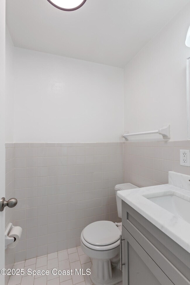 Building Photo - 572 Westminster Ave