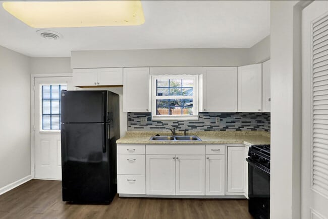 Building Photo - 278 Walnut St