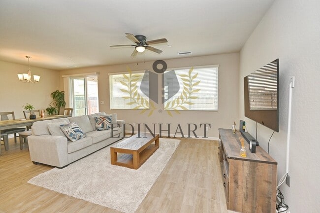 Building Photo - 502 Traverse Dr S