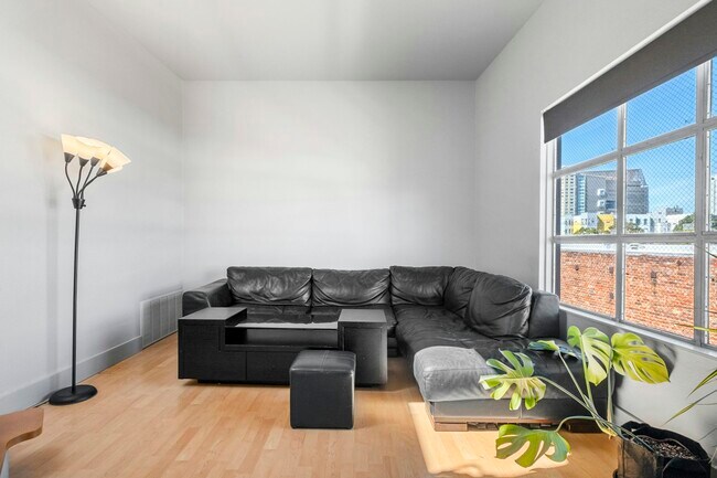 Building Photo - 725 Tehama St