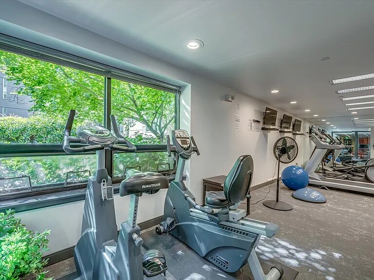 Building Photo - 323 Queen Anne Ave N