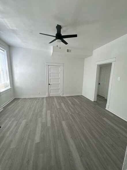 Building Photo - 4005 S Grand Blvd