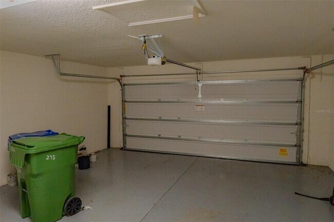 Building Photo - 275 Lake Lucerne Way