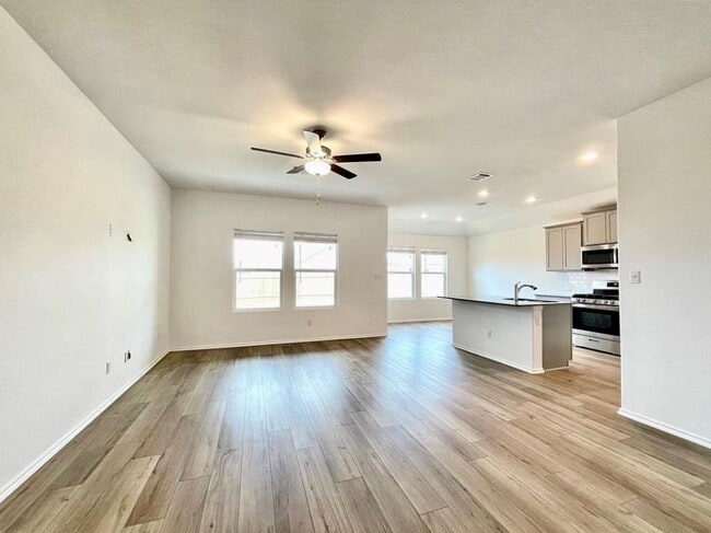 Building Photo - 431 Sebring Cir