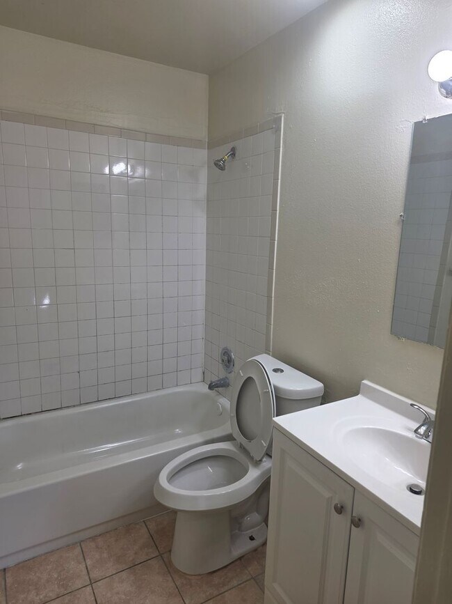 Building Photo - 3/2 DUPLEX