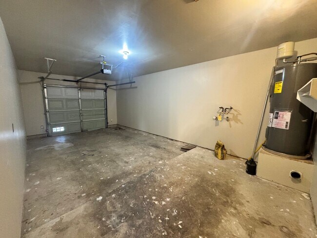 Building Photo - FRESHLY PAINTED  | ONE STORY  |  OPEN CONCEPT  |  GREAT LOCATION: 1604 & SHAENFIELD