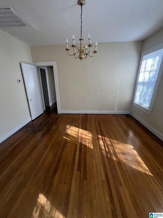 Building Photo - 915 40th St S