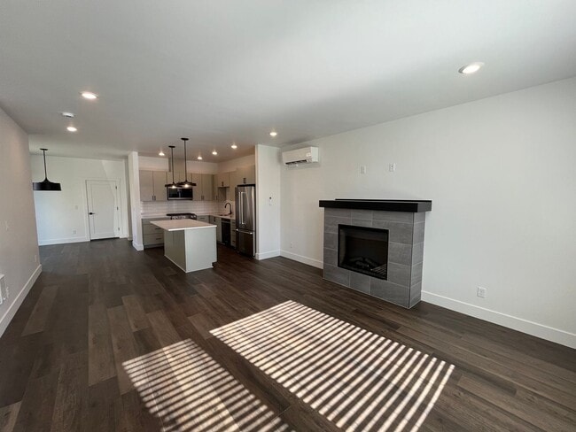 Building Photo - New Construction Townhome in Sisters