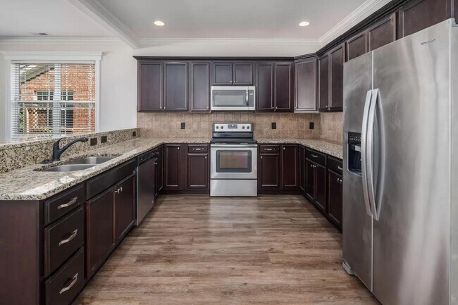 Building Photo - 925 Dearborn Ct