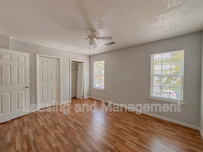 Building Photo - 1423 Ashley River Rd